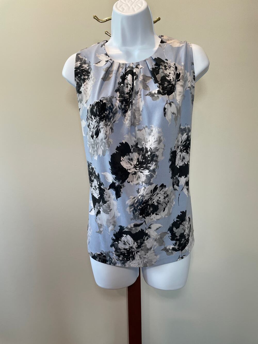 Calvin Klein Light Blue Floral Pattern Sleeveless Top Size 8